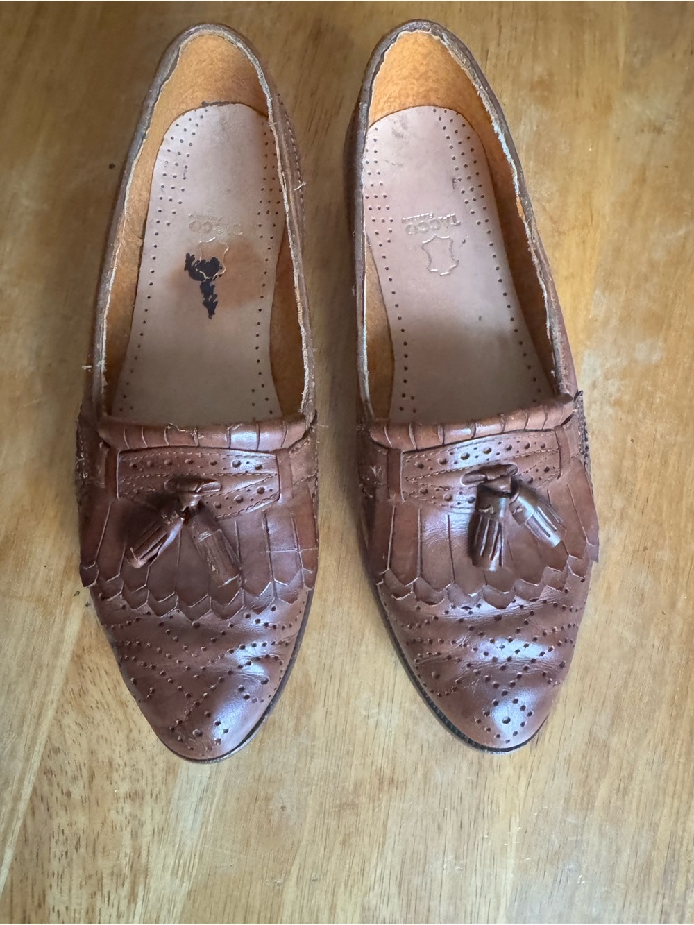 Etienne Aigner Women’s 7N Brown Leather Tassel Loafer Flats Almond Toe Comfort